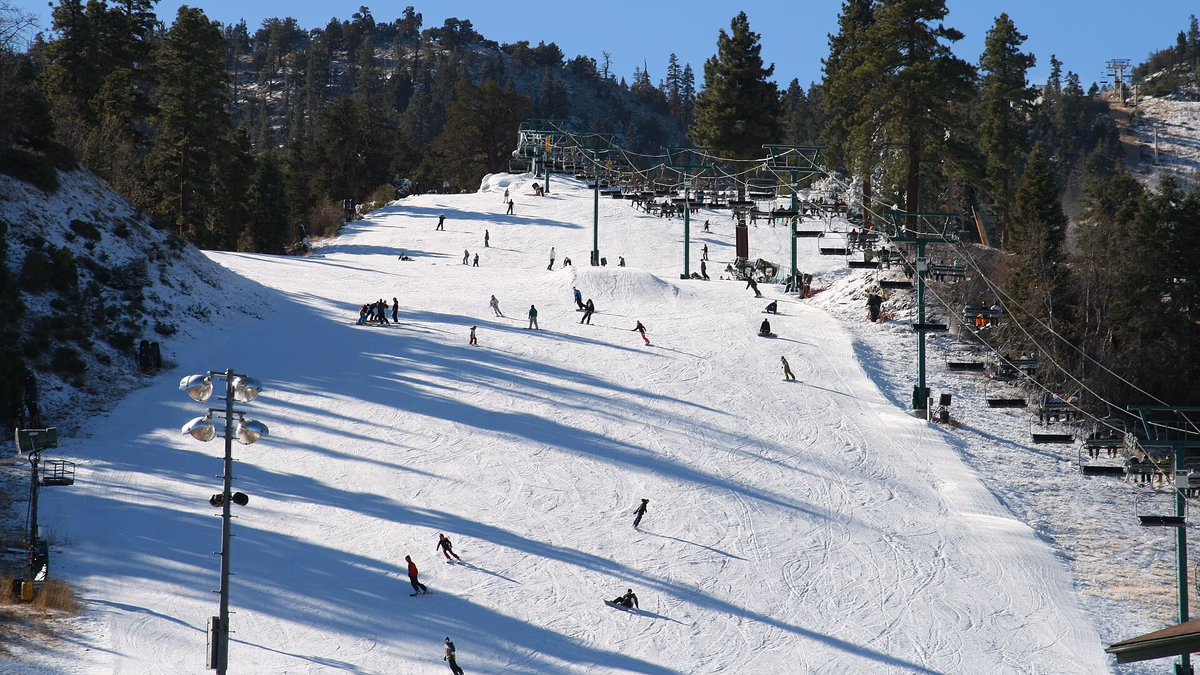 Nov 15 2009. Getting in some (very) early season snowboarding. Snow was good, but the lift lines were packed. Bear Mountain California.
