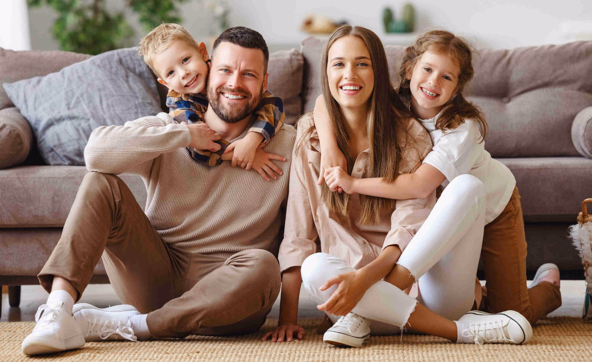 Una familia pasa tiempo junta en casa